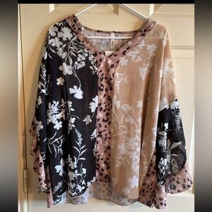 NWT Classic Black & Tan
Floral & Leopard
Blouse with Bell
Sleeves-AL